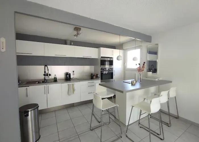 Cosy Dans Avec Piscine